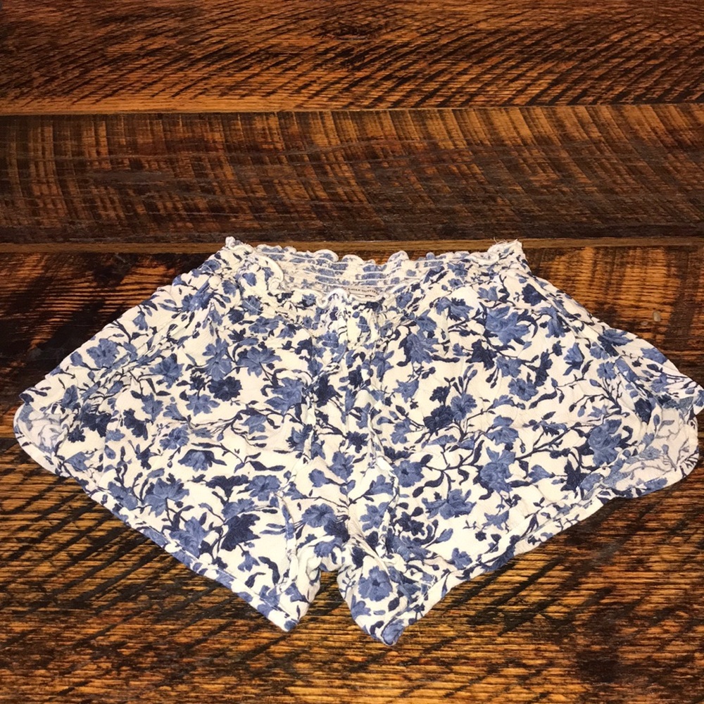 American Eagle flowy floral shorts
